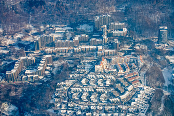 Winterliche Ortsansicht der Bothestraße aus Westen mit Schnee im Ortsteil Emmertsgrund in Heidelberg im Bundesland Baden-Württemberg, Deutschland