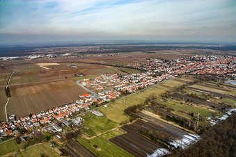 Saarstraße von Westen in Kandel im Bundesland Rheinland-Pfalz, Deutschland von oben