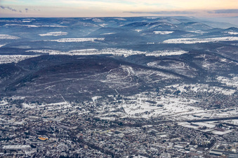 Schwarzwaldrand im Winter bei Schnee in Ettlingen im Bundesland Baden-Württemberg, Deutschland