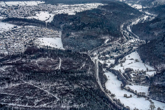 Im Winter im Ortsteil Etzenrot in Waldbronn im Bundesland Baden-Württemberg, Deutschland