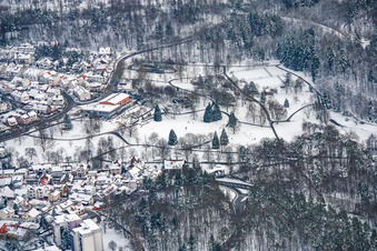 Luftbild von Kurhaus Waldbronn im Schnee im Ortsteil Reichenbach im Bundesland Baden-Württemberg, Deutschland