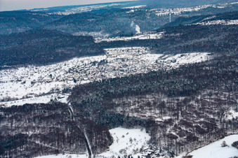 Arnbach Im Schnee in Neuenbürg im Bundesland Baden-Württemberg, Deutschland