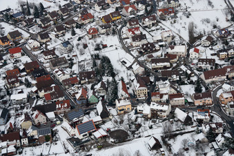 Ortsansicht im Winter bei Schnee im Ortsteil Obernhausen in Birkenfeld im Bundesland Baden-Württemberg, Deutschland