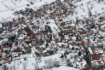 Luftbild von Ortsansicht im Winter bei Schnee im Ortsteil Obernhausen in Birkenfeld im Bundesland Baden-Württemberg, Deutschland