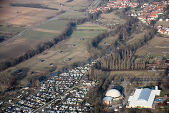 Mhou Straußenfarm am Campingplatz in Rülzheim im Bundesland Rheinland-Pfalz, Deutschland
