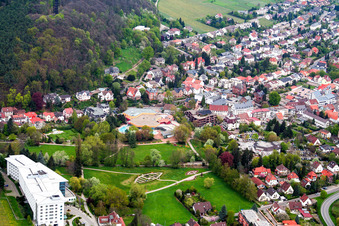 Therme und Kurpark   der Südpfalz Therme und der  Edith-Stein-Fachklinik Klinik für Neurologie in Bad Bergzabern im Bundesland Rheinland-Pfalz, Deutschland