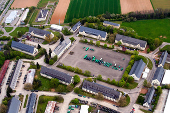 Luftbild von Gebäudekomplex der ehemaligen Zoll- Kaserne jetzt Bundespolizeiabteilung in Bad Bergzabern im Bundesland Rheinland-Pfalz, Deutschland