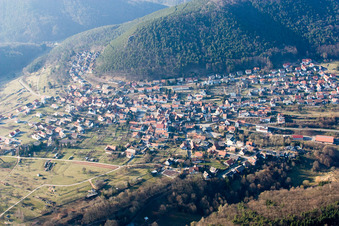 Ortsansicht der Straßen und Häuser der Wohngebiete in Wernersberg im Bundesland Rheinland-Pfalz, Deutschland