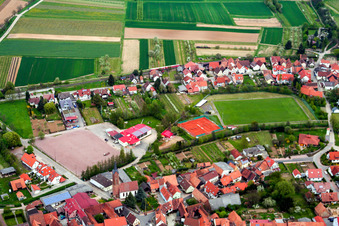 Sportplätze des SV Kapellen-Drusweiler und Wasgauhalle im Bundesland Rheinland-Pfalz, Deutschland