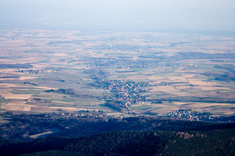 Drohnenbild von Steinseltz im Bundesland Bas-Rhin, Frankreich