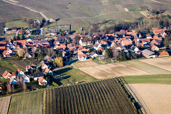 Steinseltz im Bundesland Bas-Rhin, Frankreich von einer Drohne aus