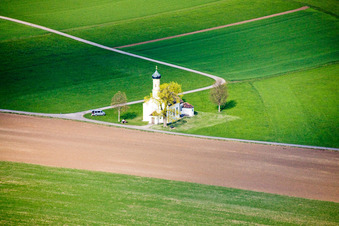 Kapelle St. Johannes der Täufer in Raisting im Bundesland Bayern, Deutschland