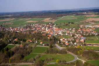 Dorfansicht aus Westen im Ortsteil Erling in Andechs im Bundesland Bayern, Deutschland
