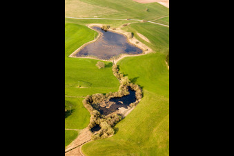 Luftbild von See Seacht'n in Andechs im Bundesland Bayern, Deutschland