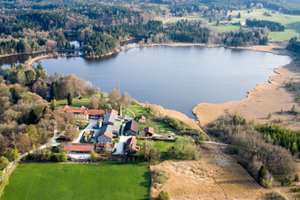 Uferbereiche am Seegebiet des Deixelfurter Weiher in Tutzing im Bundesland Bayern, Deutschland