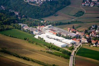 Gebäude und Produktionshallen auf dem Werksgelände des Chemieproduzenten Gechem GmbH & Co KG im Ortsteil Neuleiningen-Tal in Kleinkarlbach im Bundesland Rheinland-Pfalz, Deutschland
