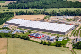 Bienwald-Fitnessworld im Ortsteil Minderslachen in Kandel im Bundesland Rheinland-Pfalz, Deutschland von oben gesehen