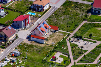 Am Höhenweg in Kandel im Bundesland Rheinland-Pfalz, Deutschland aus der Drohnenperspektive
