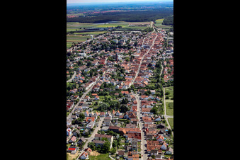 Saarstraße Hauptstraße Rheinstraße von Westen in Kandel im Bundesland Rheinland-Pfalz, Deutschland