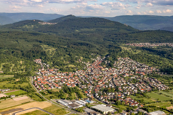 Haueneberstein von Nordwesten in Baden-Baden im Bundesland Baden-Württemberg, Deutschland