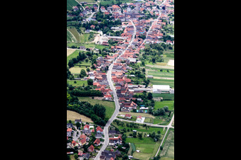 Schrägluftbild von Niederlauterbach im Bundesland Bas-Rhin, Frankreich