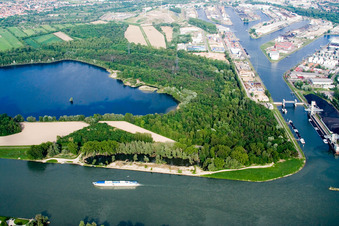 Rheinhafen im Ortsteil Knielingen in Karlsruhe im Bundesland Baden-Württemberg, Deutschland