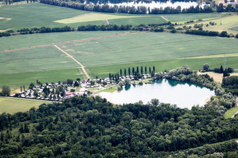 Schrägluftbild von Leutenheim (Elsass) im Bundesland Bas-Rhin, Frankreich