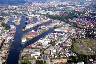 Luftaufnahme von Rheinhafen im Ortsteil Mühlburg in Karlsruhe im Bundesland Baden-Württemberg, Deutschland