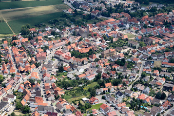 Ortsübersicht mit St. Leo der Große Kirche im Ortsteil Sankt Leon in St. Leon-Rot im Bundesland Baden-Württemberg, Deutschland