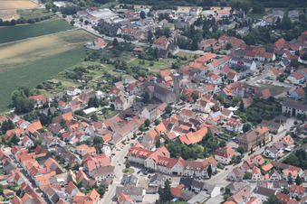 Luftbild von Sankt Leo der Große Kirche im Ortsteil Sankt Leon in St. Leon-Rot im Bundesland Baden-Württemberg, Deutschland