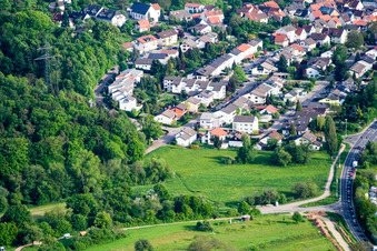 Wilhelm-Roether-Straße im Ortsteil Langensteinbach in Karlsbad im Bundesland Baden-Württemberg, Deutschland aus der Luft