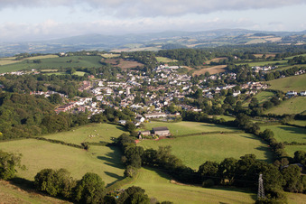 Drohnenbild von Kingskerswell im Bundesland England, Großbritanien