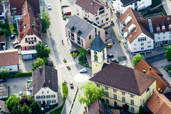Ludwigskirche und Centralapotheke im Ortsteil Langensteinbach in Karlsbad im Bundesland Baden-Württemberg, Deutschland