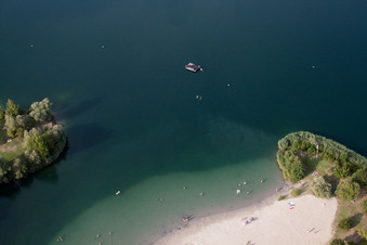 Uferbereiche am Strandbad im Naherholungsgebiet Johanneswiese am Baggersee in Jockgrim im Bundesland Rheinland-Pfalz, Deutschland