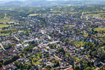 Ortsansicht der Straßen und Häuser der Wohngebiete in Appenweier im Bundesland Baden-Württemberg, Deutschland