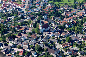 Kirchengebäude im Dorfkern in Windschläg in Offenburg im Bundesland Baden-Württemberg, Deutschland