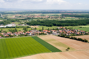 Ortsteil von Süden im Ortsteil Minderslachen in Kandel im Bundesland Rheinland-Pfalz, Deutschland