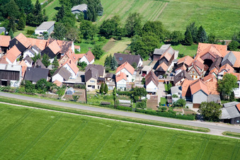 Brehmstraße von Süden im Ortsteil Minderslachen in Kandel im Bundesland Rheinland-Pfalz, Deutschland