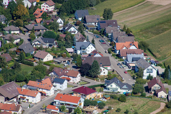 Gartenstraße von Süden im Ortsteil Sand in Willstätt im Bundesland Baden-Württemberg, Deutschland