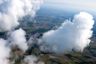 Drohnenaufname von Cleebourg im Bundesland Bas-Rhin, Frankreich