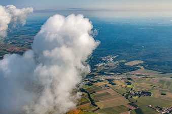 Unter Wolken im Ortsteil Altenstadt in Wissembourg im Bundesland Bas-Rhin, Frankreich