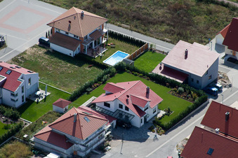 Am Höhenweg in Kandel im Bundesland Rheinland-Pfalz, Deutschland aus der Drohnenperspektive