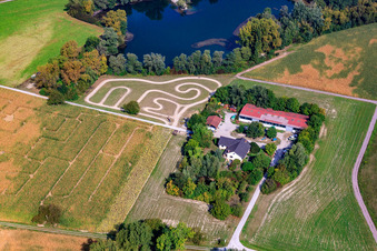 Luftaufnahme von Seehof (Maislabyrinth) in Leimersheim im Bundesland Rheinland-Pfalz, Deutschland