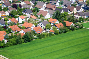 Klingbachstr in Steinweiler im Bundesland Rheinland-Pfalz, Deutschland aus der Drohnenperspektive