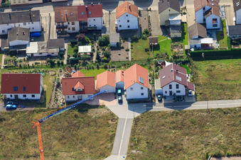 Am Höhenweg in Kandel im Bundesland Rheinland-Pfalz, Deutschland von einer Drohne aus