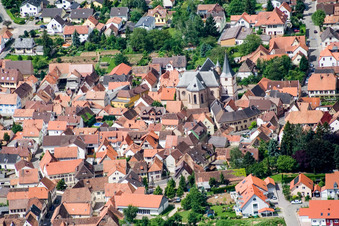 Kirche in der St.-Georg-Straße im Ortsteil Arzheim in Landau in der Pfalz im Bundesland Rheinland-Pfalz, Deutschland