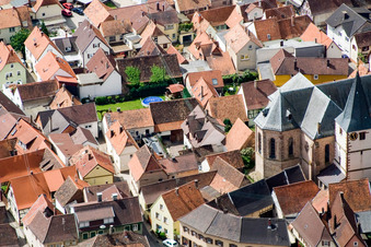 Luftbild von Kirche in der St.-Georg-Straße im Ortsteil Arzheim in Landau in der Pfalz im Bundesland Rheinland-Pfalz, Deutschland