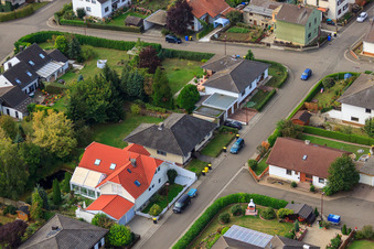 Schrägluftbild von Schillerstraße aus Osten in Eppelsheim im Bundesland Rheinland-Pfalz, Deutschland