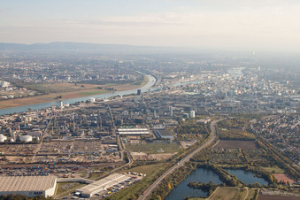 BASF Mitte in Ludwigshafen am Rhein im Bundesland Rheinland-Pfalz, Deutschland