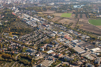 Gewerbegebiet und Firmenansiedlung Industriestraße im Ortsteil Friesenheim in Ludwigshafen am Rhein im Bundesland Rheinland-Pfalz, Deutschland